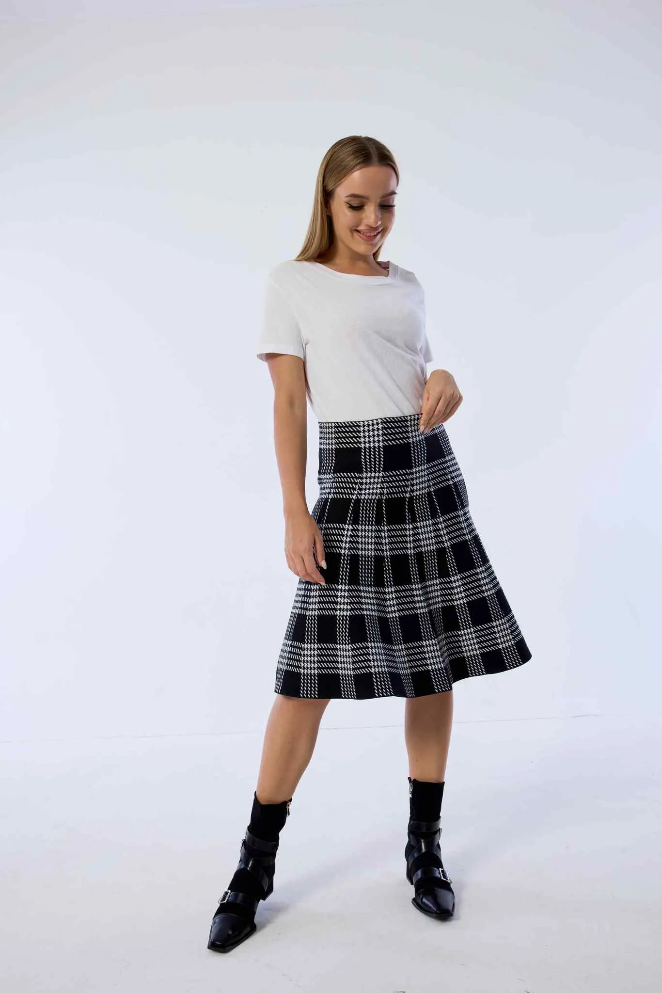 AMAZING MM SKIRT - YEAR ROUND BLACK PLAID