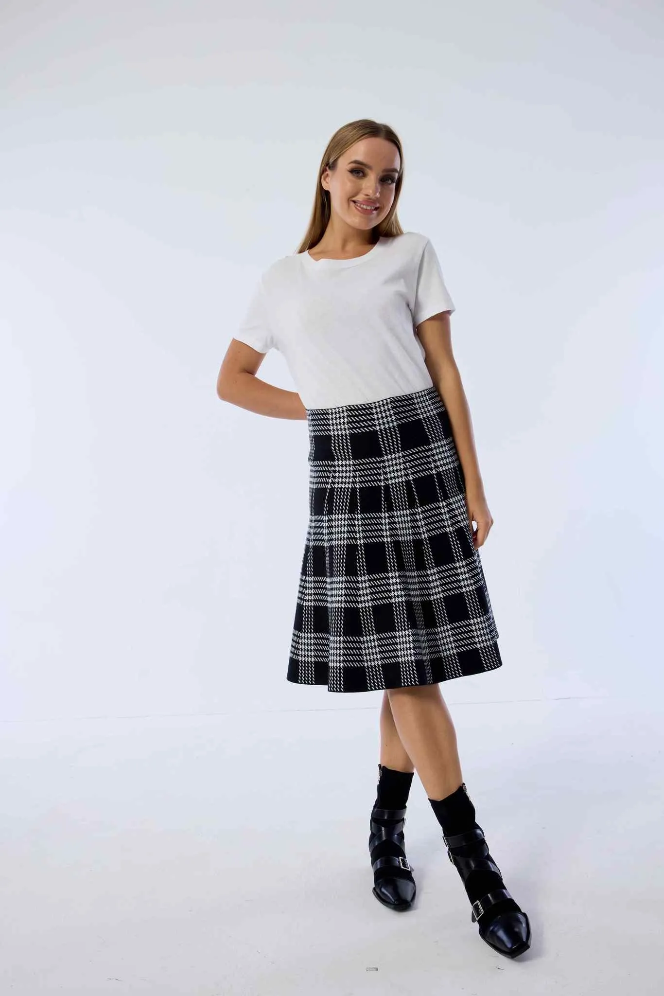 AMAZING MM SKIRT - YEAR ROUND BLACK PLAID