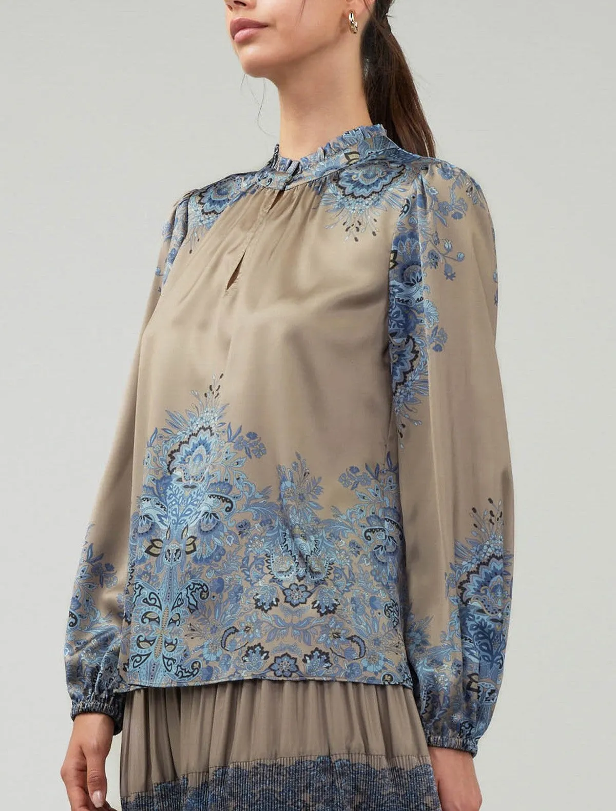 Current Air Slit Neck Ruffled Collar Blouse