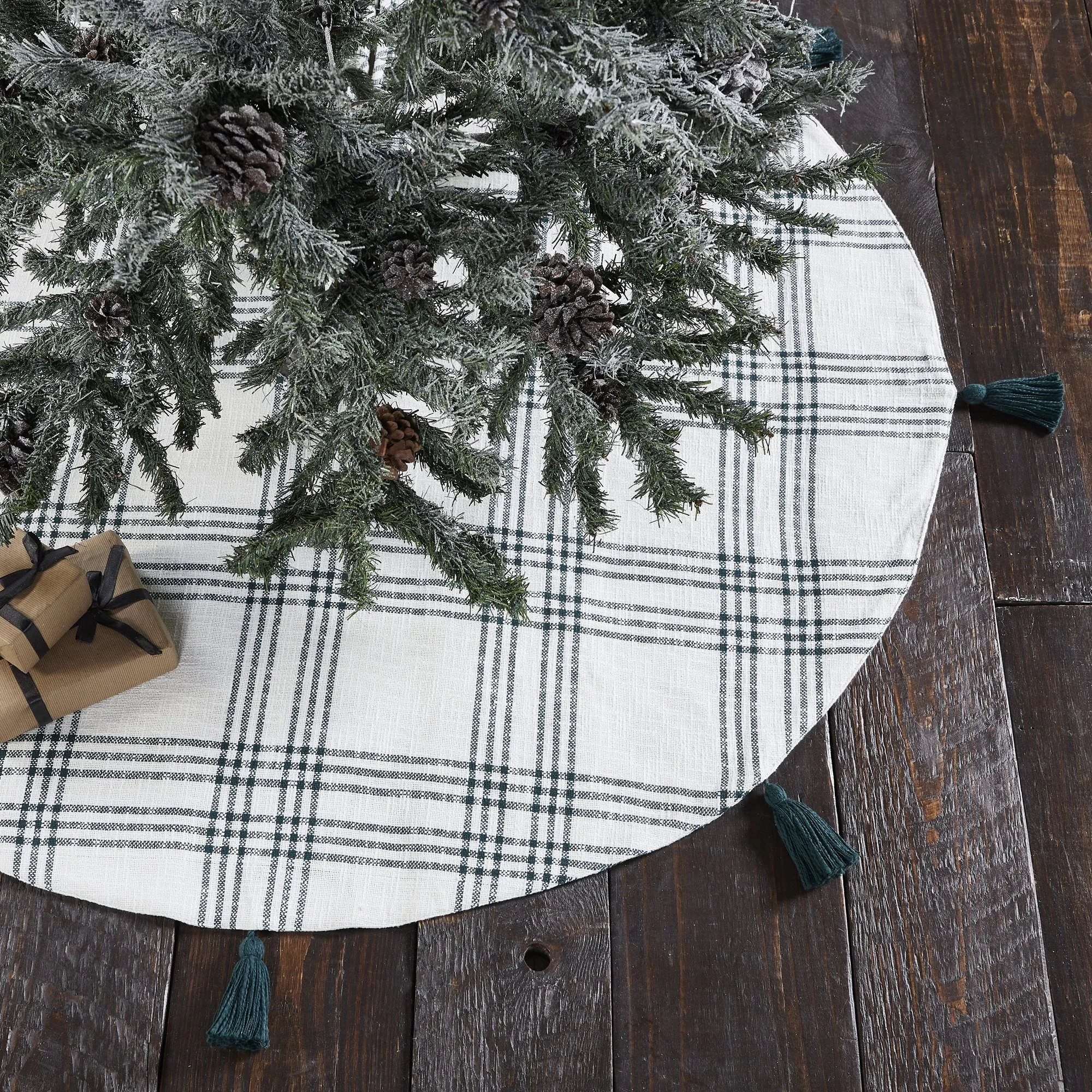 Pine Grove Plaid Tree Skirt 55"